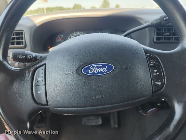 image for item JM9006 2002 Ford F250 Super Duty XLT  SuperCab flatbed pickup truck