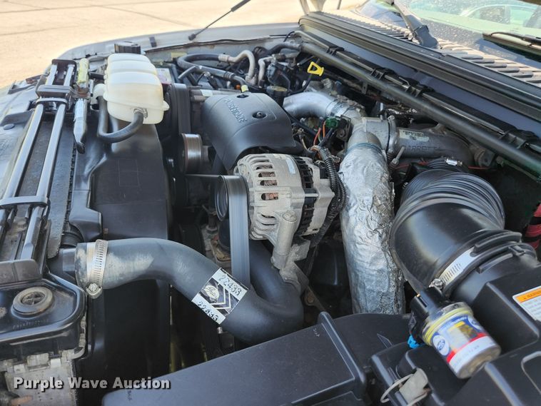 image for item JM9006 2002 Ford F250 Super Duty XLT  SuperCab flatbed pickup truck