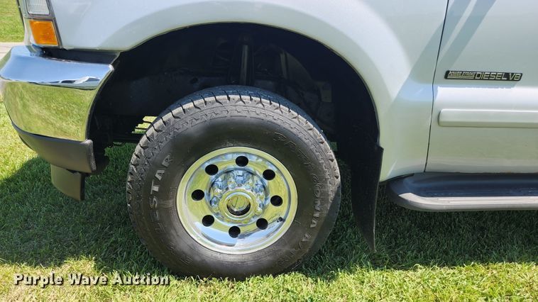 image for item JM9006 2002 Ford F250 Super Duty XLT  SuperCab flatbed pickup truck