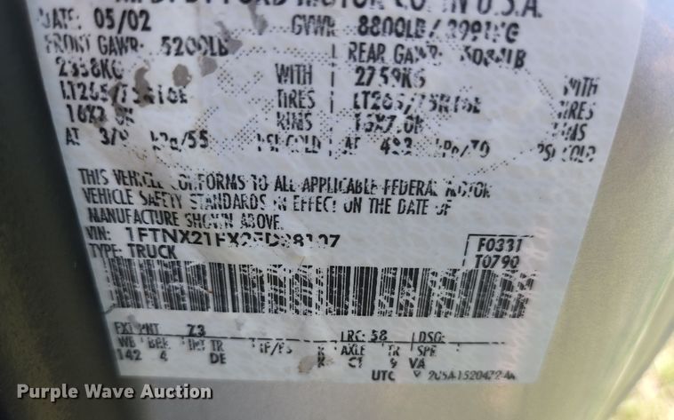 image for item JM9006 2002 Ford F250 Super Duty XLT  SuperCab flatbed pickup truck