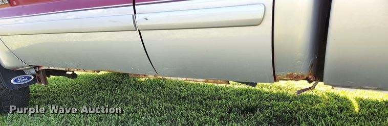 image for item JM9017 2001 Ford F250 Super Duty XLT  SuperCab pickup truck