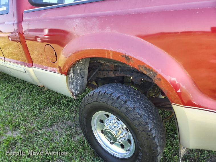 image for item JM9017 2001 Ford F250 Super Duty XLT  SuperCab pickup truck