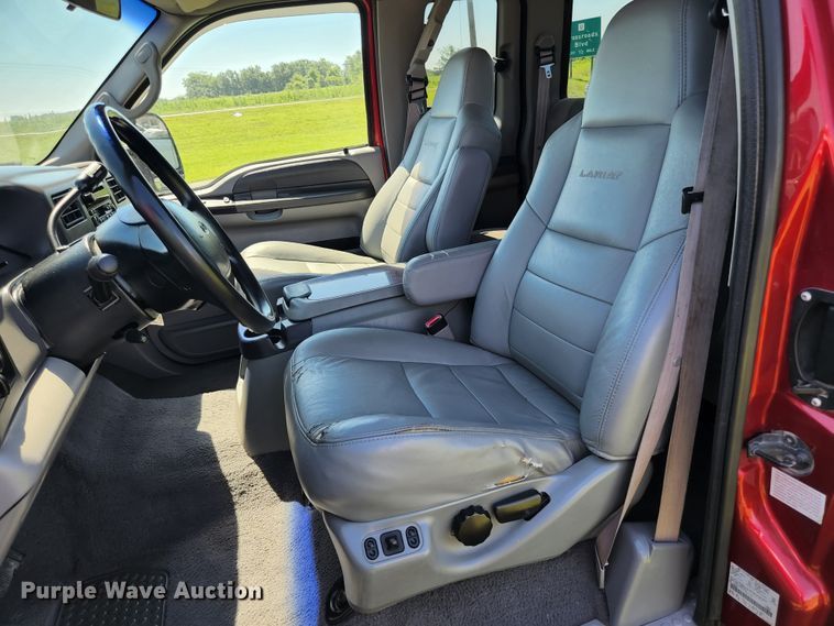 image for item JM9017 2001 Ford F250 Super Duty XLT  SuperCab pickup truck