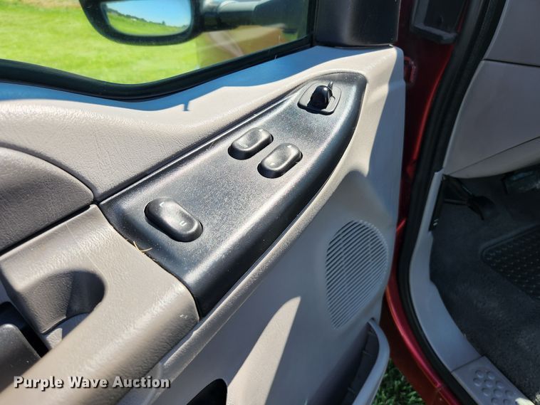 image for item JM9017 2001 Ford F250 Super Duty XLT  SuperCab pickup truck