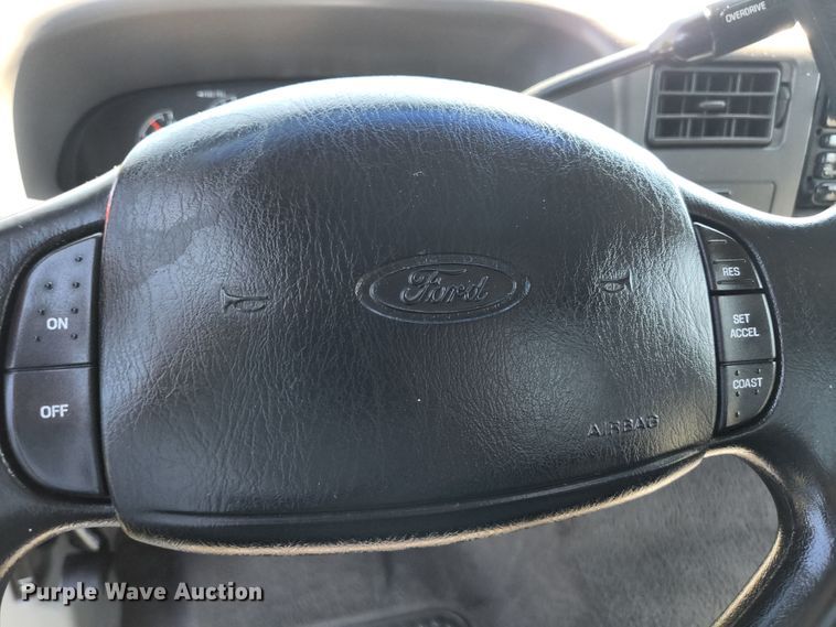 image for item JM9017 2001 Ford F250 Super Duty XLT  SuperCab pickup truck