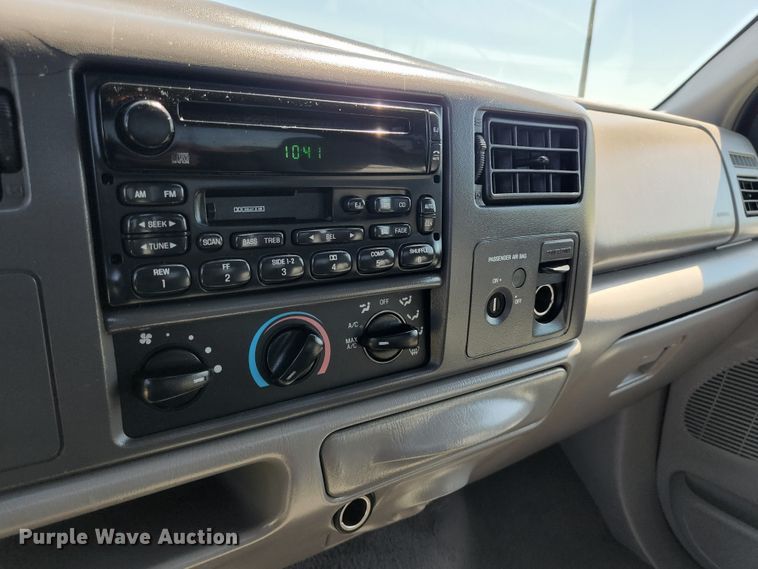 image for item JM9017 2001 Ford F250 Super Duty XLT  SuperCab pickup truck