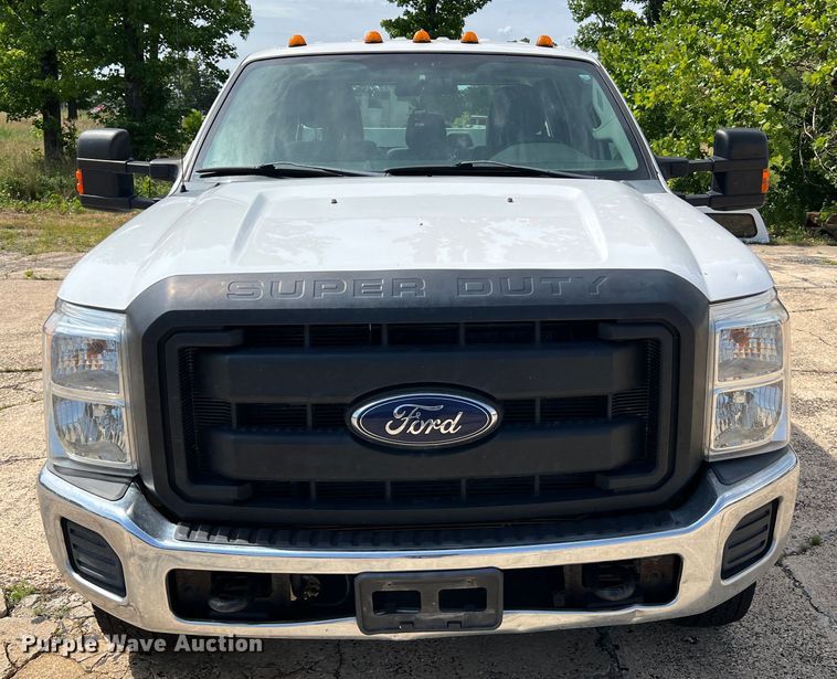 2015 Ford F350 Super Duty Crew Cab utility bed pickup truck in Rolla