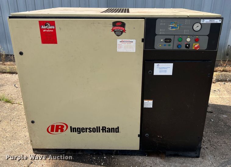 image for item JM9244 Ingersoll Rand SSR UP6-30-125  air compressor