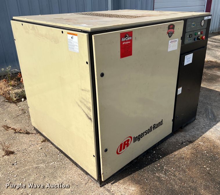 image for item JM9244 Ingersoll Rand SSR UP6-30-125  air compressor