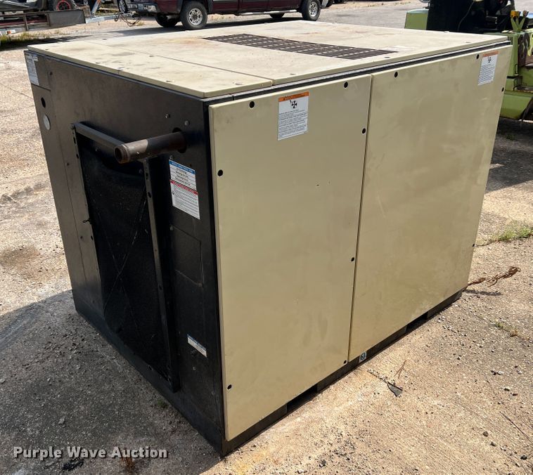 image for item JM9244 Ingersoll Rand SSR UP6-30-125  air compressor
