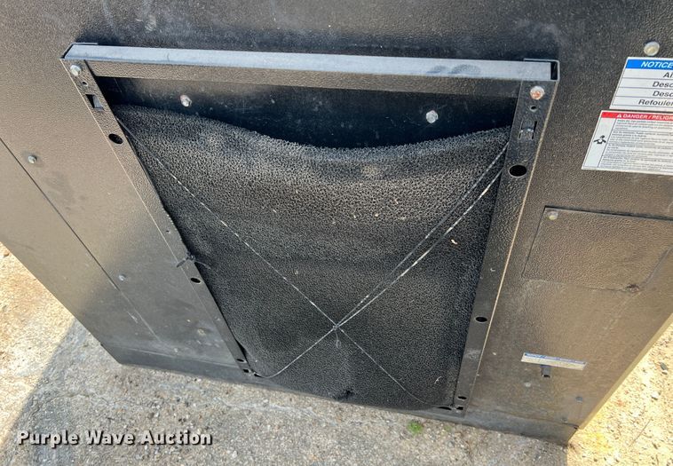 image for item JM9244 Ingersoll Rand SSR UP6-30-125  air compressor