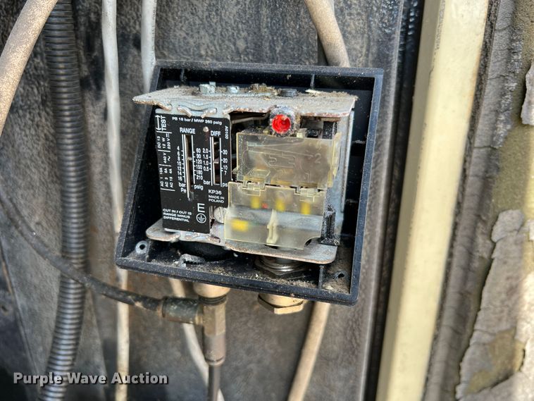 image for item JM9244 Ingersoll Rand SSR UP6-30-125  air compressor