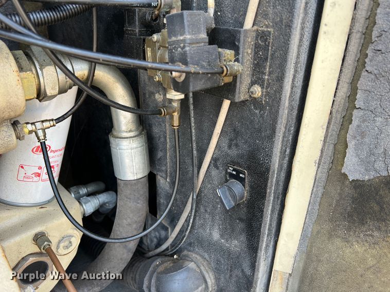 image for item JM9244 Ingersoll Rand SSR UP6-30-125  air compressor