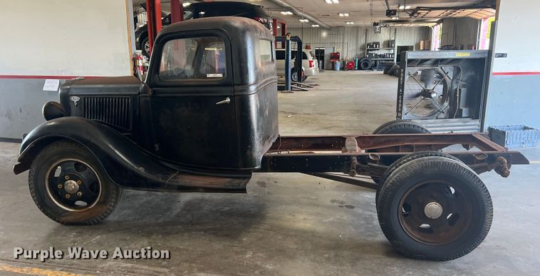 image for item JM9247 1935 Ford  pickup truck cab and chassis