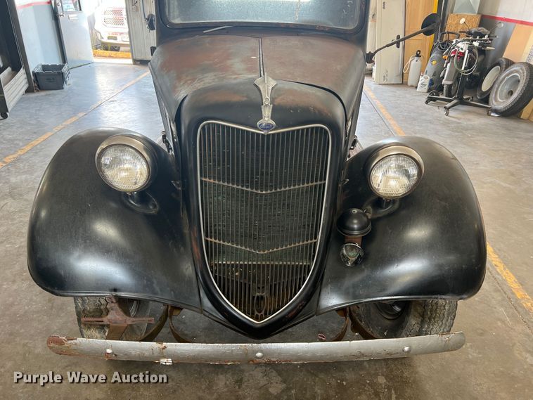 image for item JM9247 1935 Ford  pickup truck cab and chassis