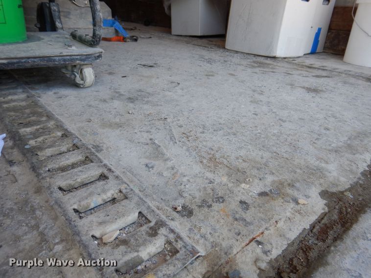 image for item JO9021 2010 Isuzu NPR  box truck