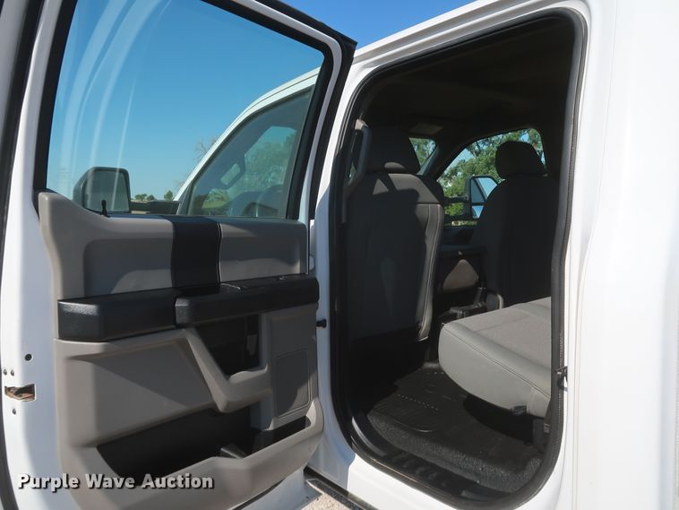 image for item JR9467 2020 Ford F450 Super Duty STX  Crew Cab truck cab and chassis