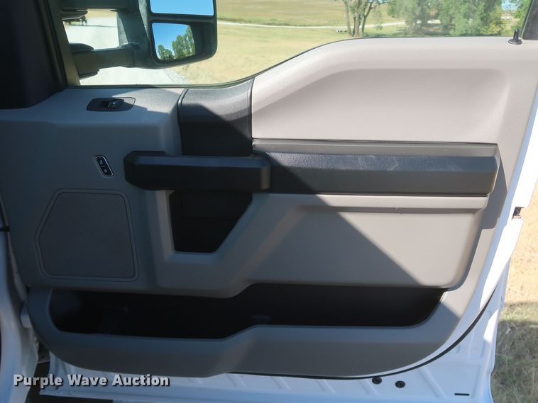 image for item JR9467 2020 Ford F450 Super Duty STX  Crew Cab truck cab and chassis