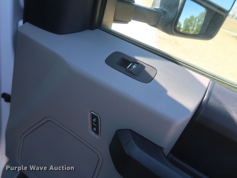 image for item JR9467 2020 Ford F450 Super Duty STX  Crew Cab truck cab and chassis