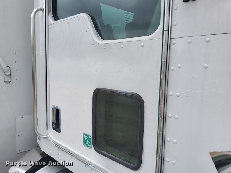 image for item JU9219 2012 Kenworth T370  delivery truck