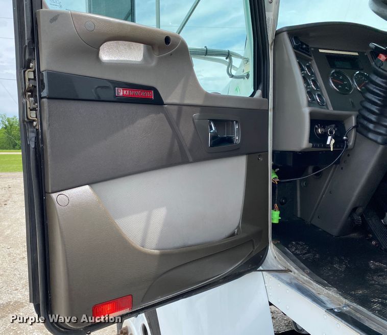 image for item JU9219 2012 Kenworth T370  delivery truck