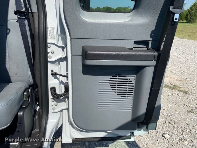 image for item JU9268 2011 Ford F550  flatbed truck