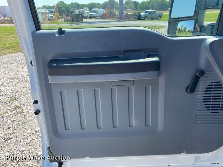 image for item JU9268 2011 Ford F550  flatbed truck