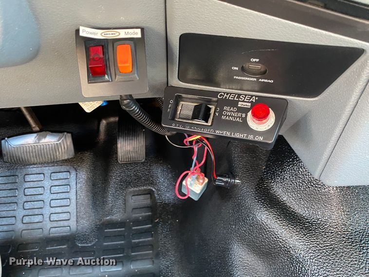 image for item JU9268 2011 Ford F550  flatbed truck