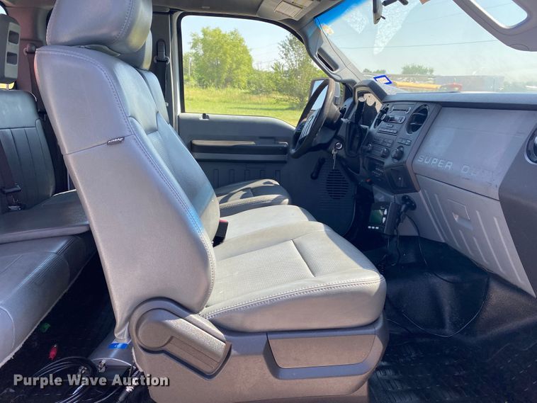 image for item JU9268 2011 Ford F550  flatbed truck