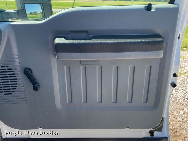 image for item JU9268 2011 Ford F550  flatbed truck