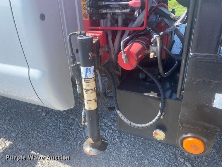 image for item JU9268 2011 Ford F550  flatbed truck