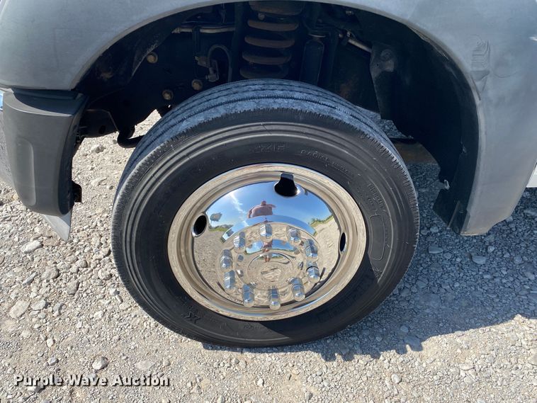 image for item JU9268 2011 Ford F550  flatbed truck