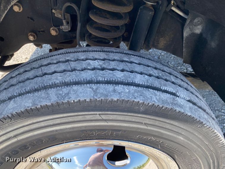 image for item JU9268 2011 Ford F550  flatbed truck