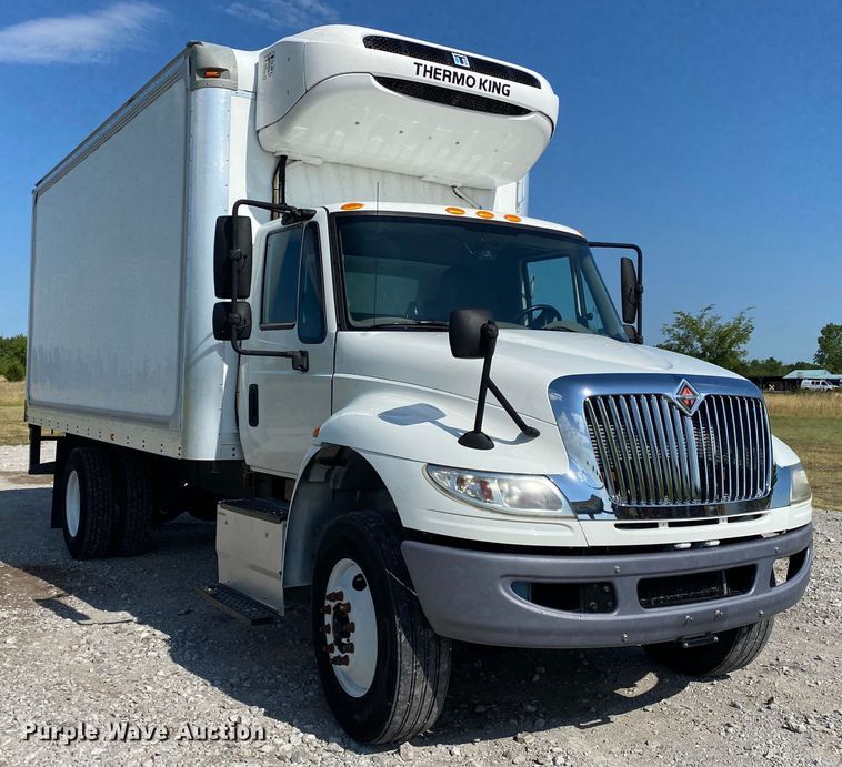 image for item JU9280 2015 International 4300  refrigerated truck