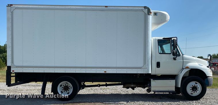image for item JU9280 2015 International 4300  refrigerated truck
