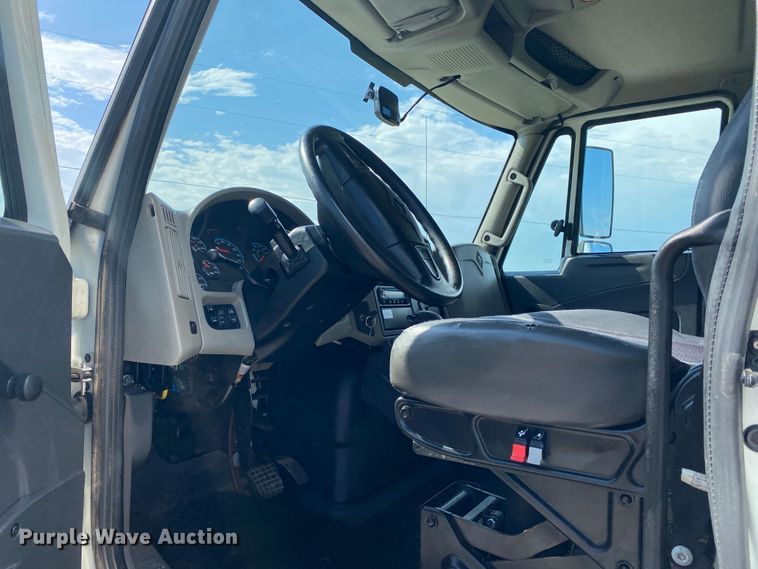 image for item JU9280 2015 International 4300  refrigerated truck