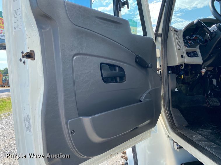 image for item JU9280 2015 International 4300  refrigerated truck