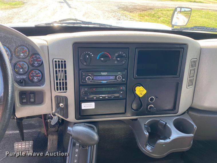 image for item JU9280 2015 International 4300  refrigerated truck