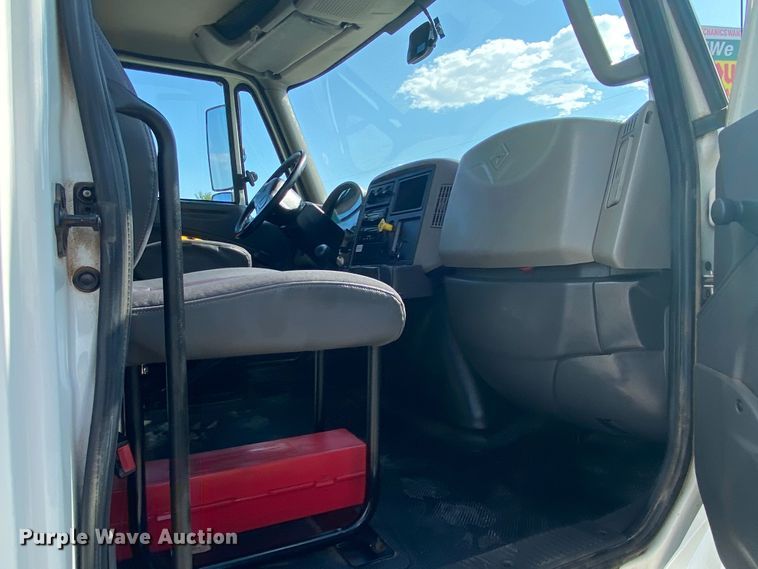 image for item JU9280 2015 International 4300  refrigerated truck