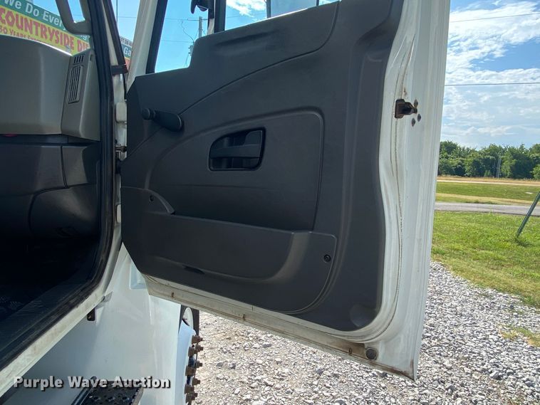 image for item JU9280 2015 International 4300  refrigerated truck