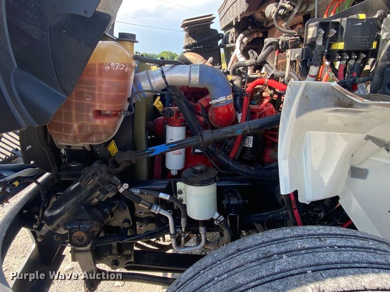 image for item JU9280 2015 International 4300  refrigerated truck