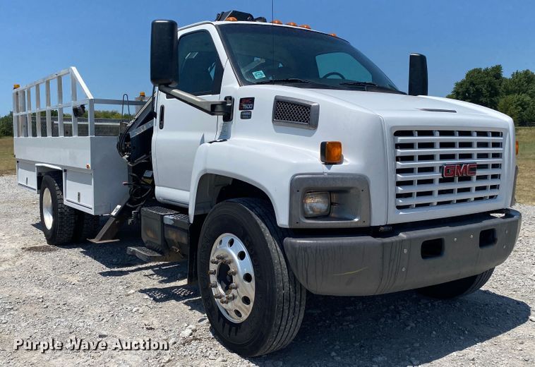image for item JU9285 2005 GMC C7500  flatbed truck