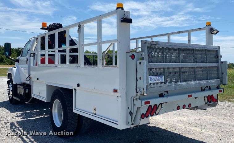 image for item JU9285 2005 GMC C7500  flatbed truck