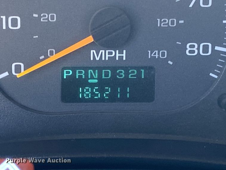 image for item JU9285 2005 GMC C7500  flatbed truck