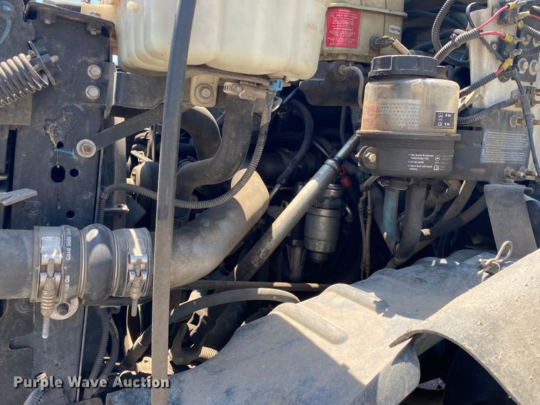 image for item JU9285 2005 GMC C7500  flatbed truck