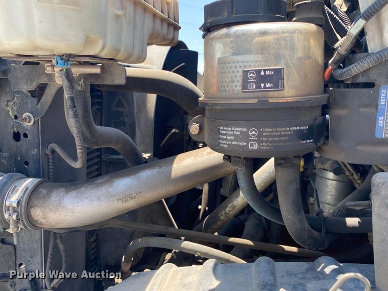 image for item JU9285 2005 GMC C7500  flatbed truck