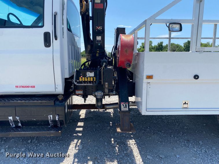 image for item JU9285 2005 GMC C7500  flatbed truck