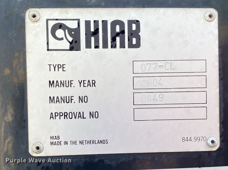 image for item JU9285 2005 GMC C7500  flatbed truck