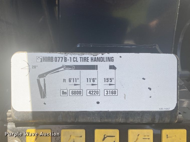 image for item JU9285 2005 GMC C7500  flatbed truck