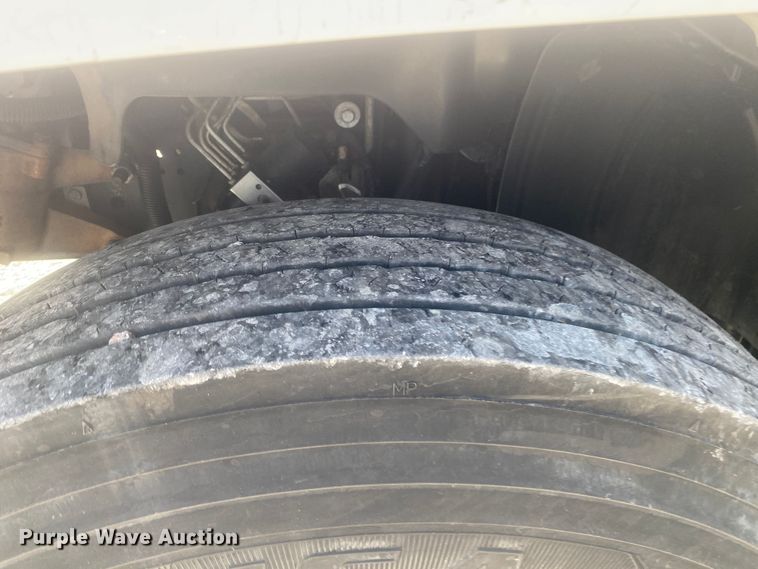 image for item JU9285 2005 GMC C7500  flatbed truck